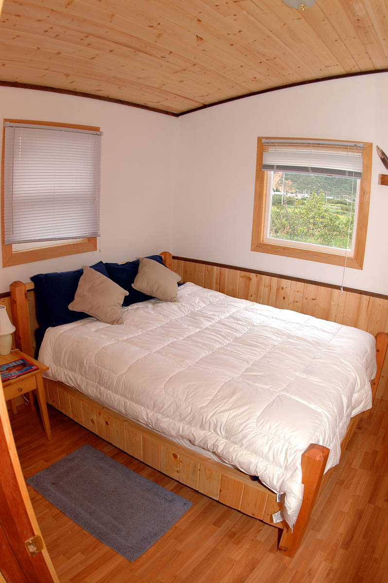 Chignik-Bay-Adventures-lodge-bedroom